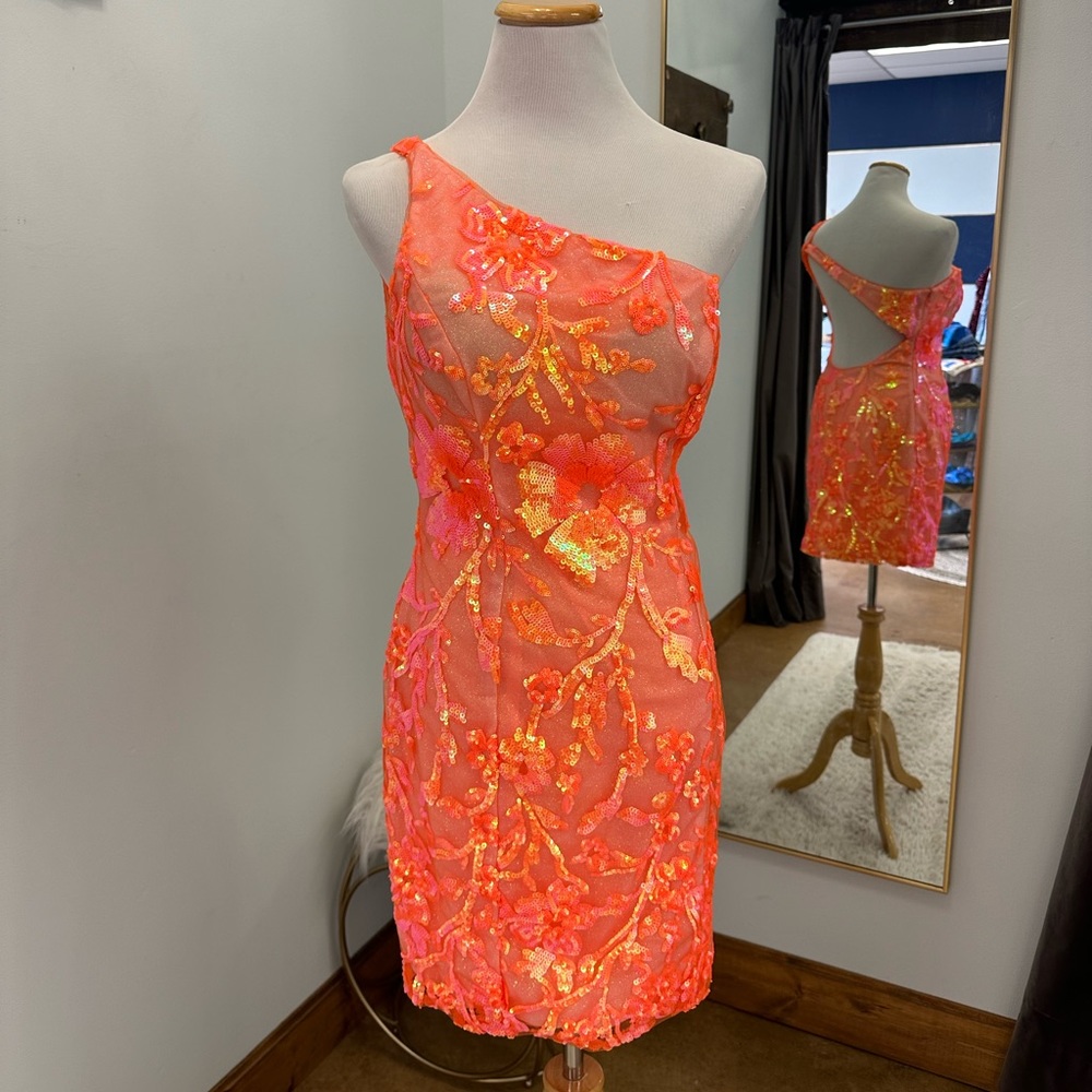 *STORE CLOSING CLEARANCE* NWT Cocktail / Homecoming 👗